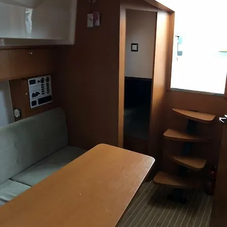 Botel Stillo 30 *